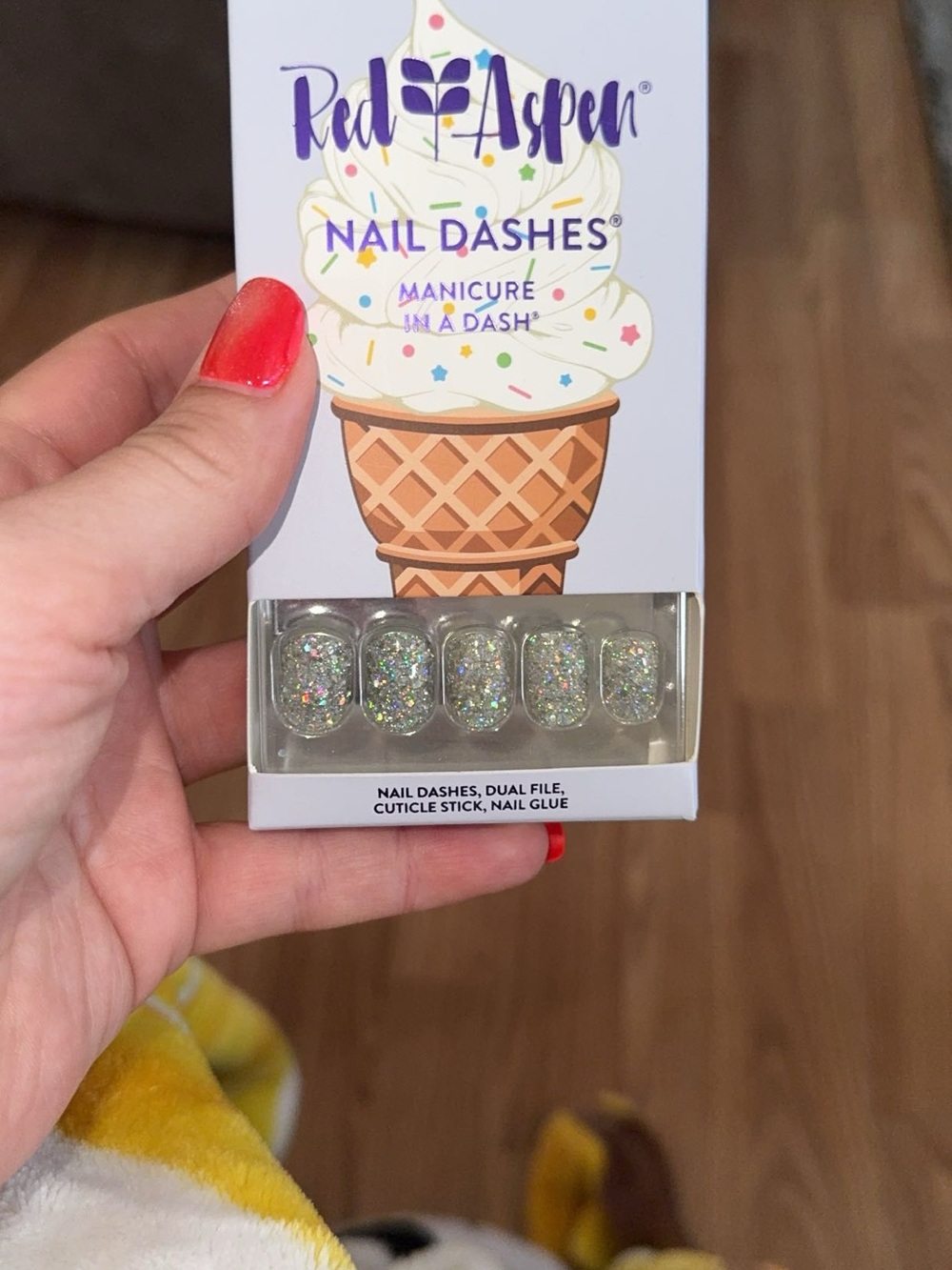 Red Aspen Silver Glitter Nail Dashes - Sparkling Press-On Set